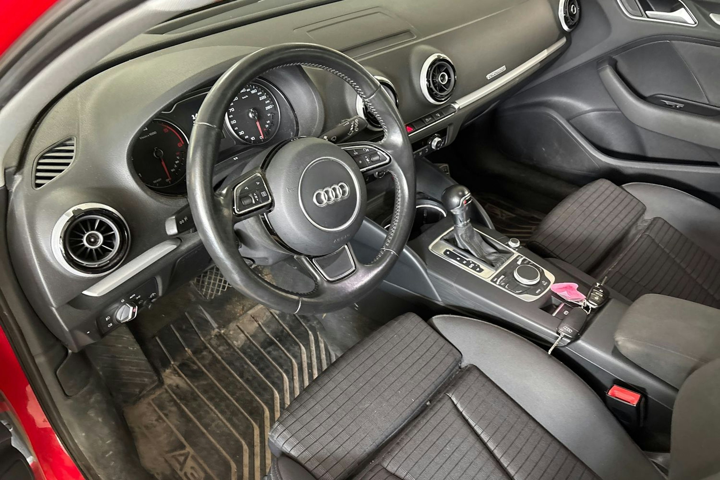 Punainen Audi A3 2015 kuva 3.