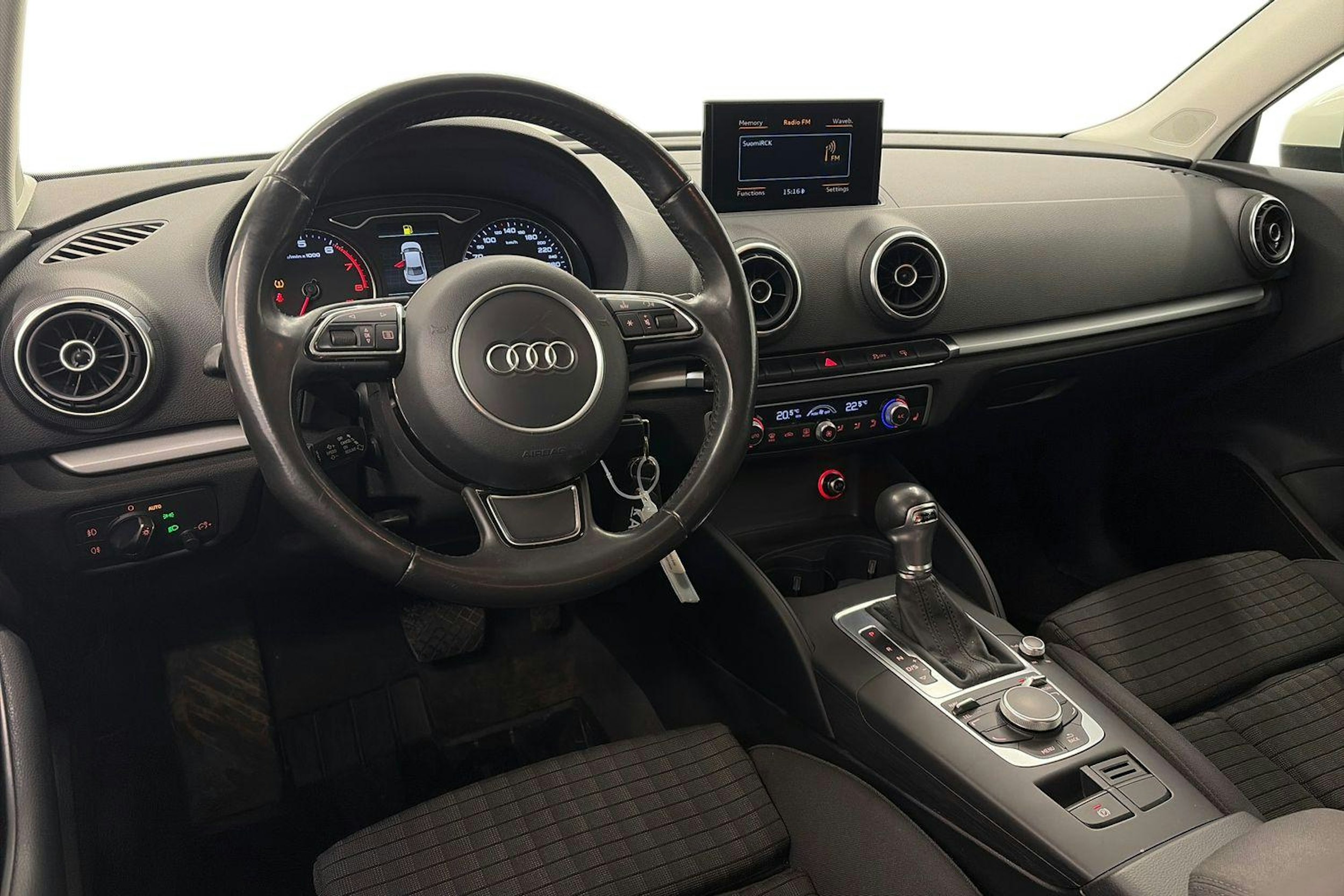 Valkoinen Audi A3 2015 kuva 7.