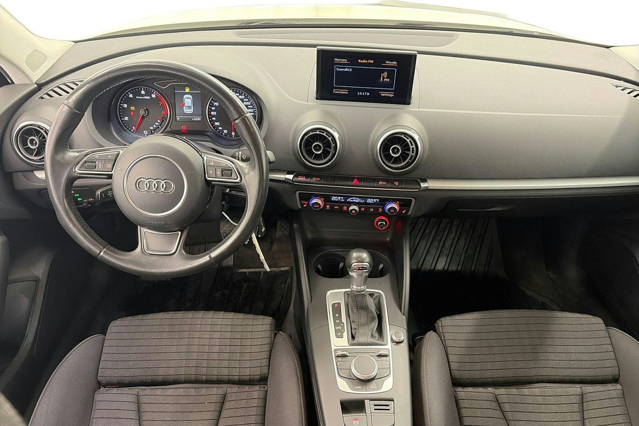 Valkoinen Audi A3 2015 kuva 9.