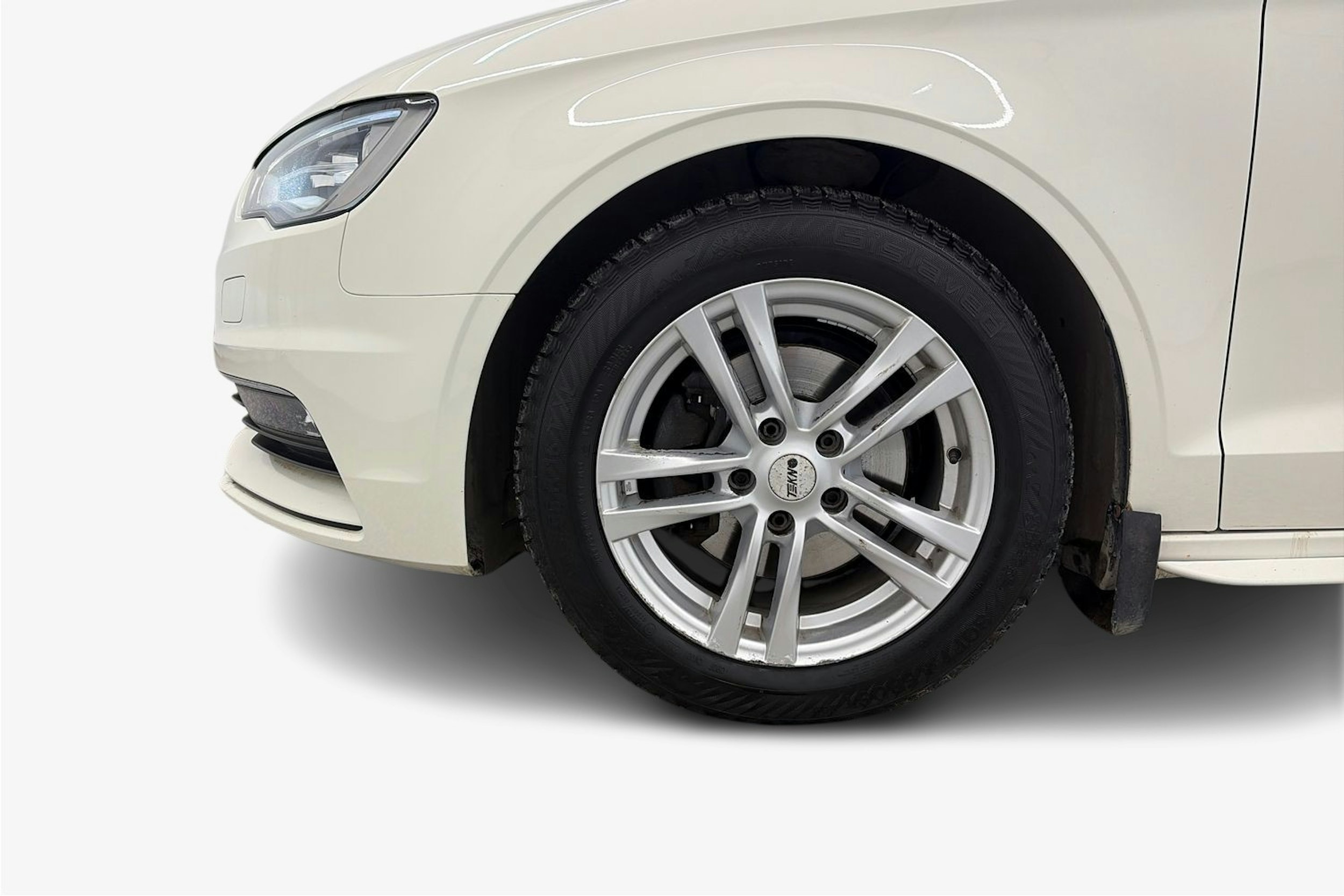 Valkoinen Audi A3 2015 kuva 11.