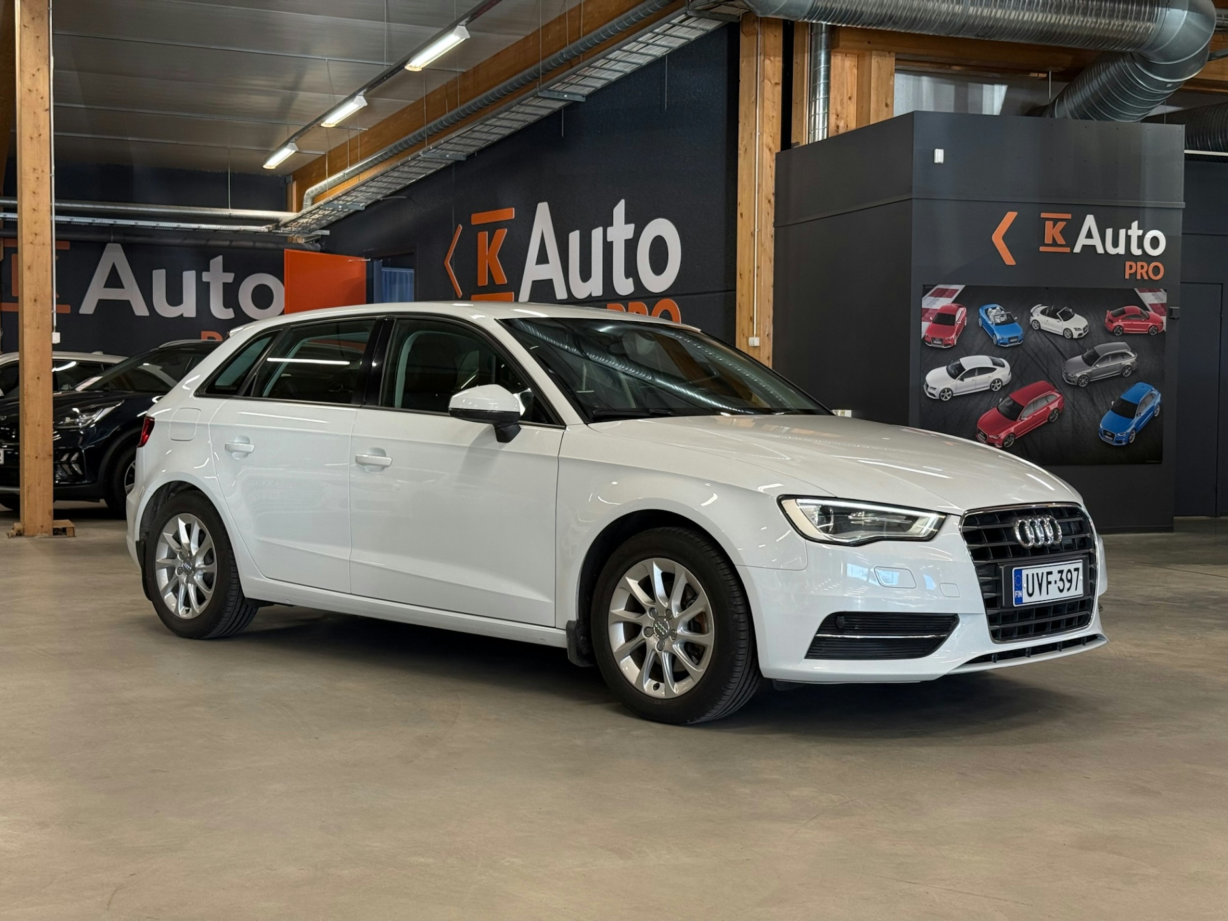 valkoinen metallivär Audi A3 2015 kuva 1.