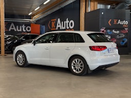 valkoinen metallivär Audi A3 2015 kuva 2.