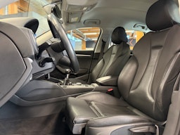 valkoinen metallivär Audi A3 2015 kuva 3.