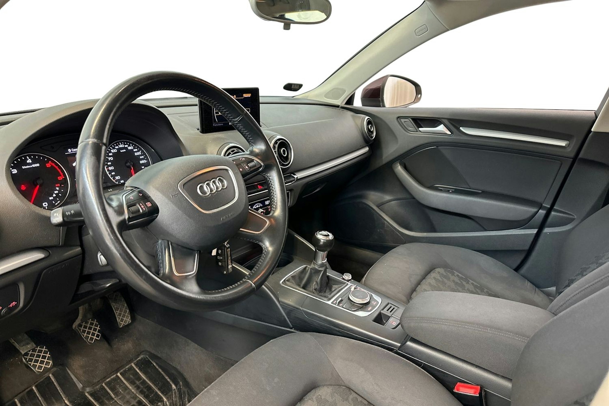 punainen Audi A3 2015 kuva 3.