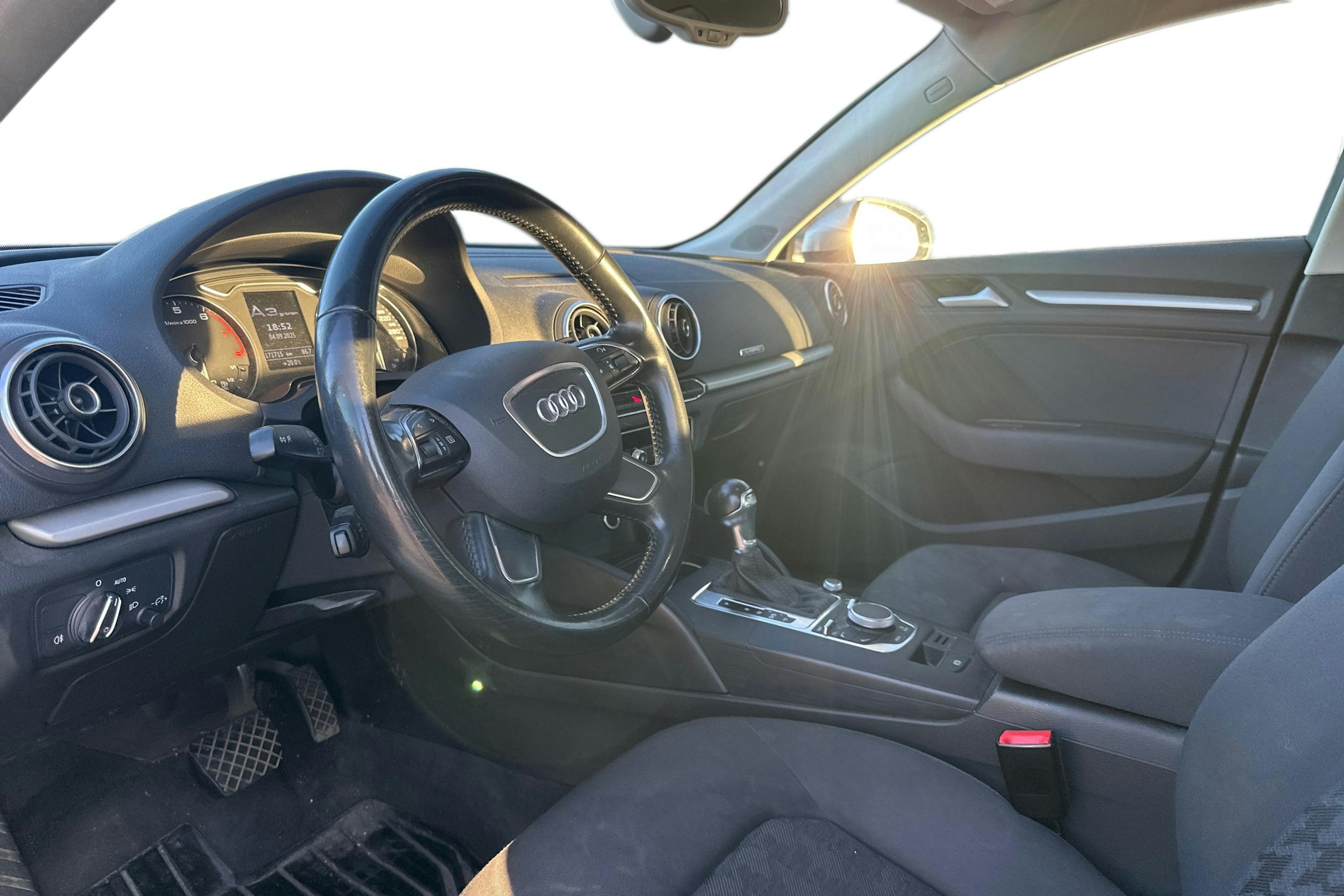 harmaa Audi A3 2015 kuva 3.