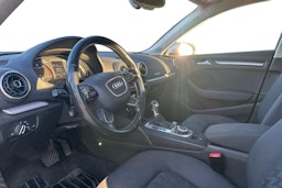 harmaa Audi A3 2015 kuva 3.