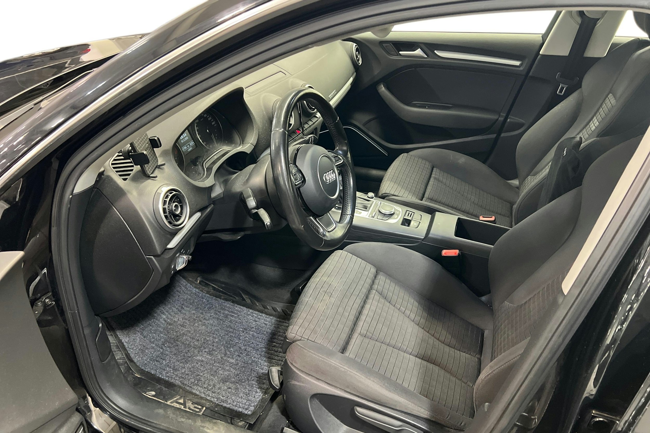 Musta Audi A3 2015 kuva 7.