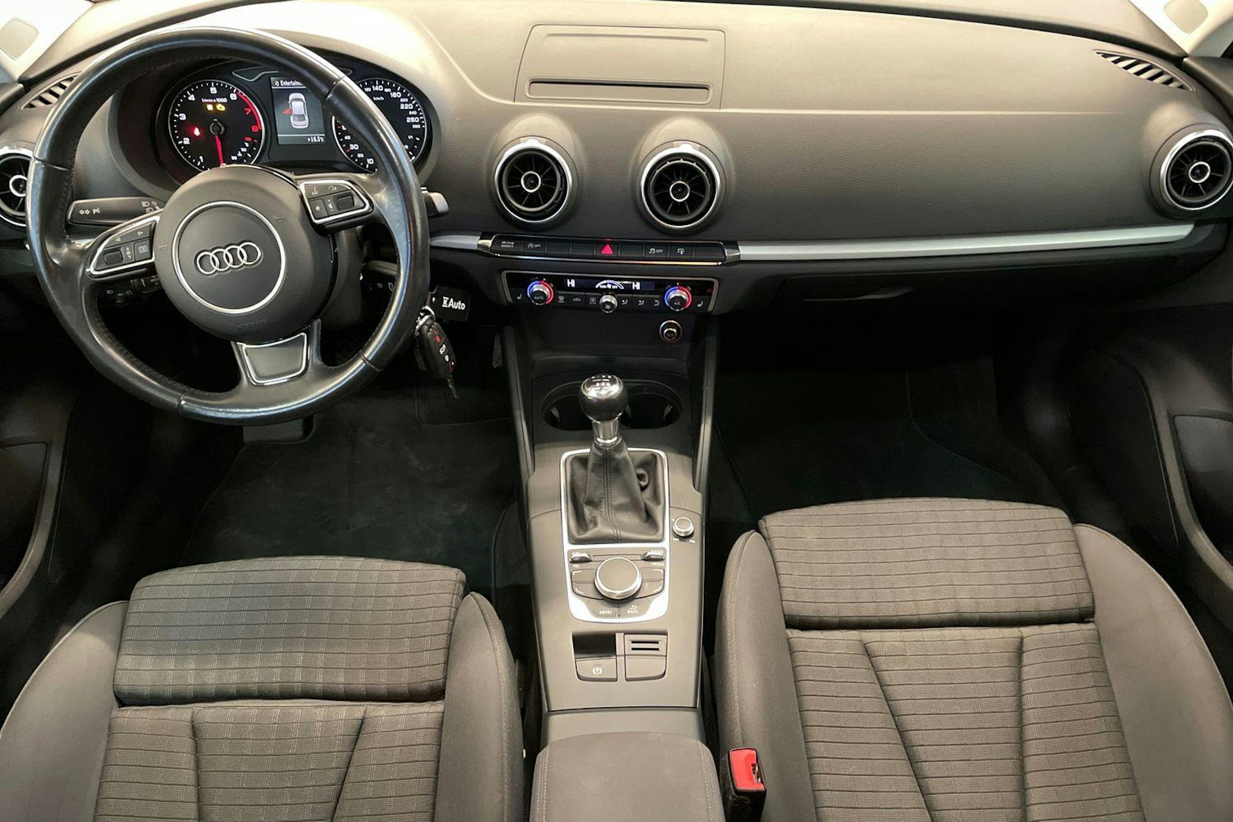 Ruskea (beige) Audi A3 2015 kuva 9.