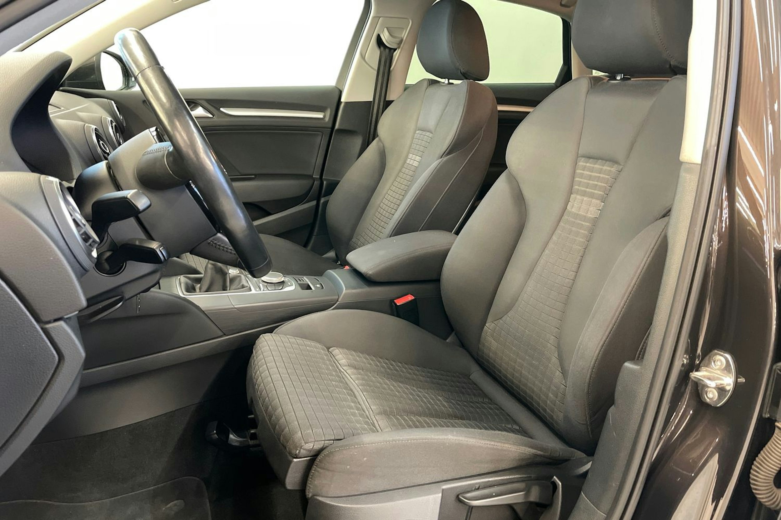 Ruskea (beige) Audi A3 2015 kuva 14.