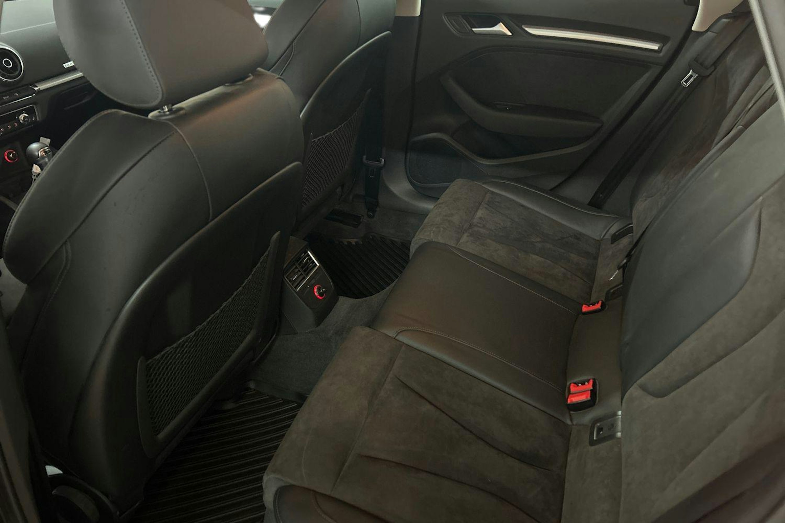 punainen Audi A3 2015 kuva 10.