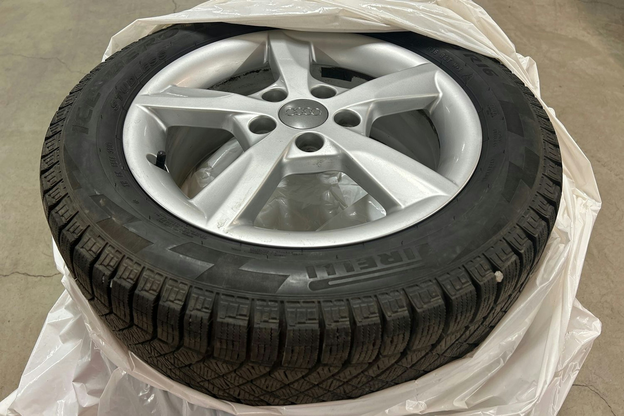 punainen Audi A3 2015 kuva 13.
