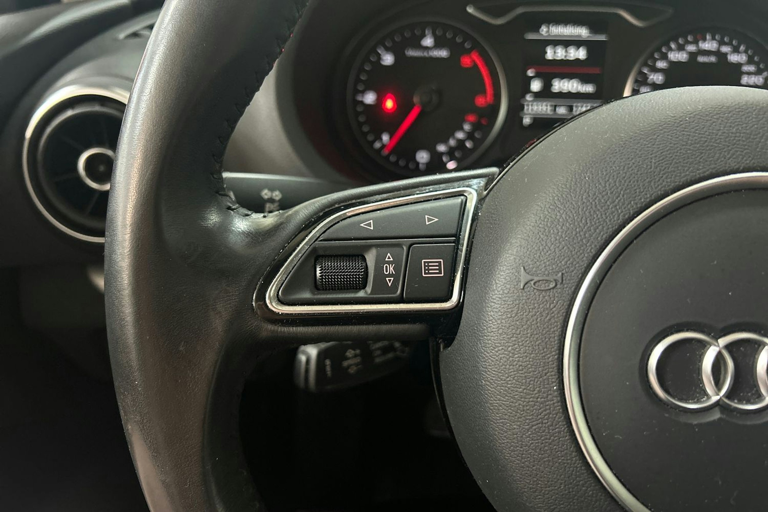 punainen Audi A3 2015 kuva 15.