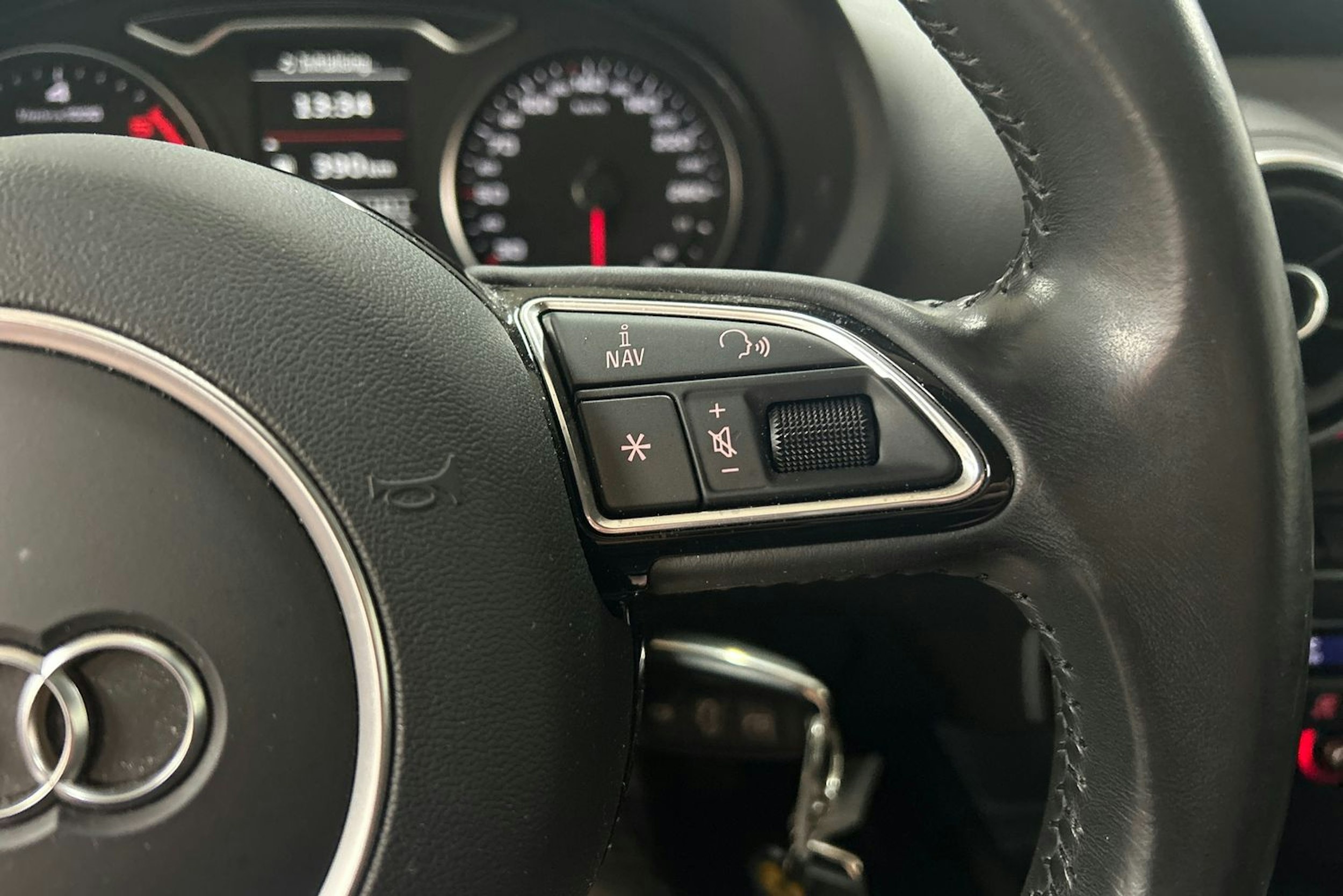 punainen Audi A3 2015 kuva 16.