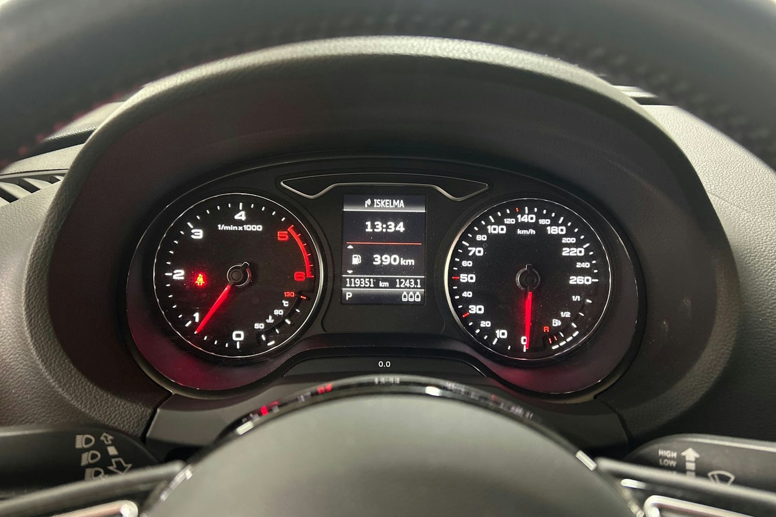 punainen Audi A3 2015 kuva 17.