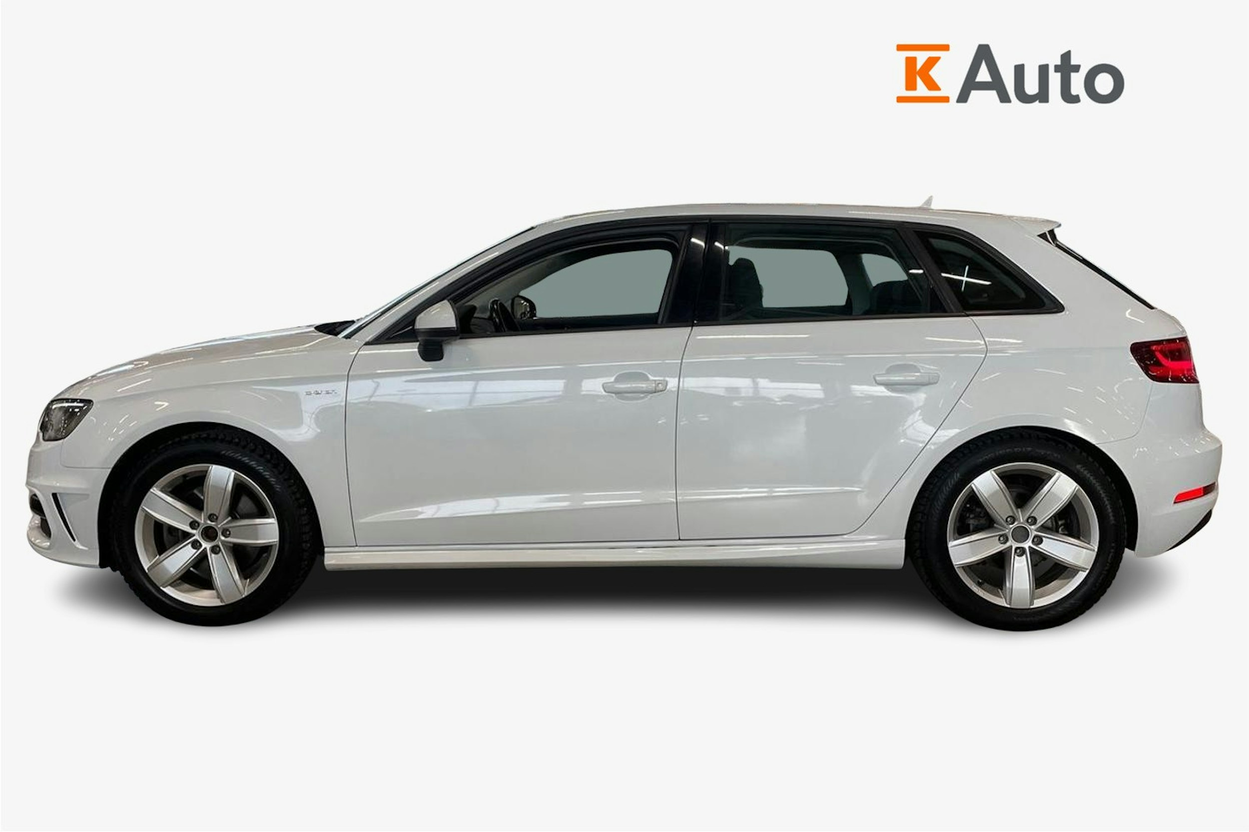 valkoinen Audi A3 2015 kuva 6.