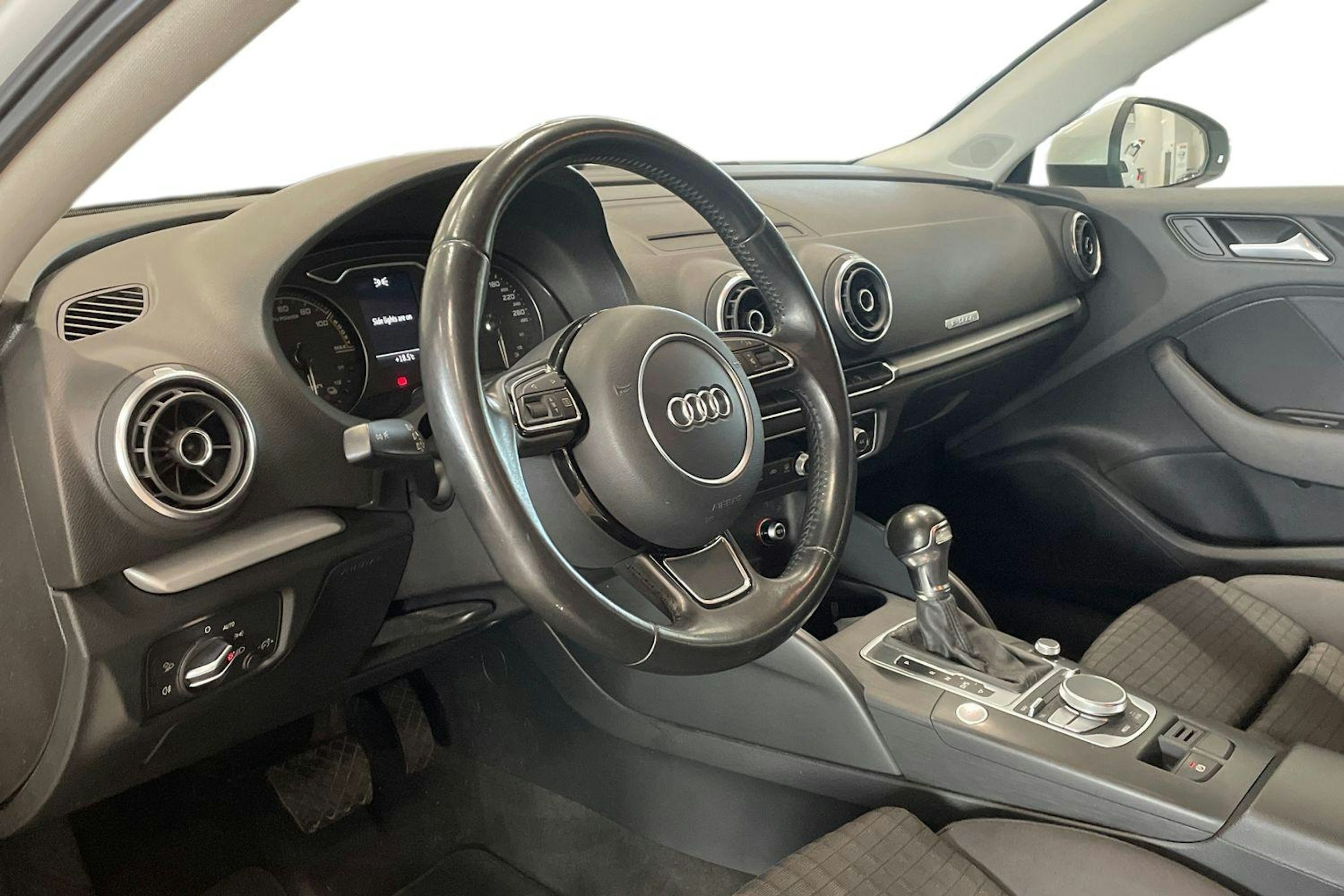 valkoinen Audi A3 2015 kuva 7.