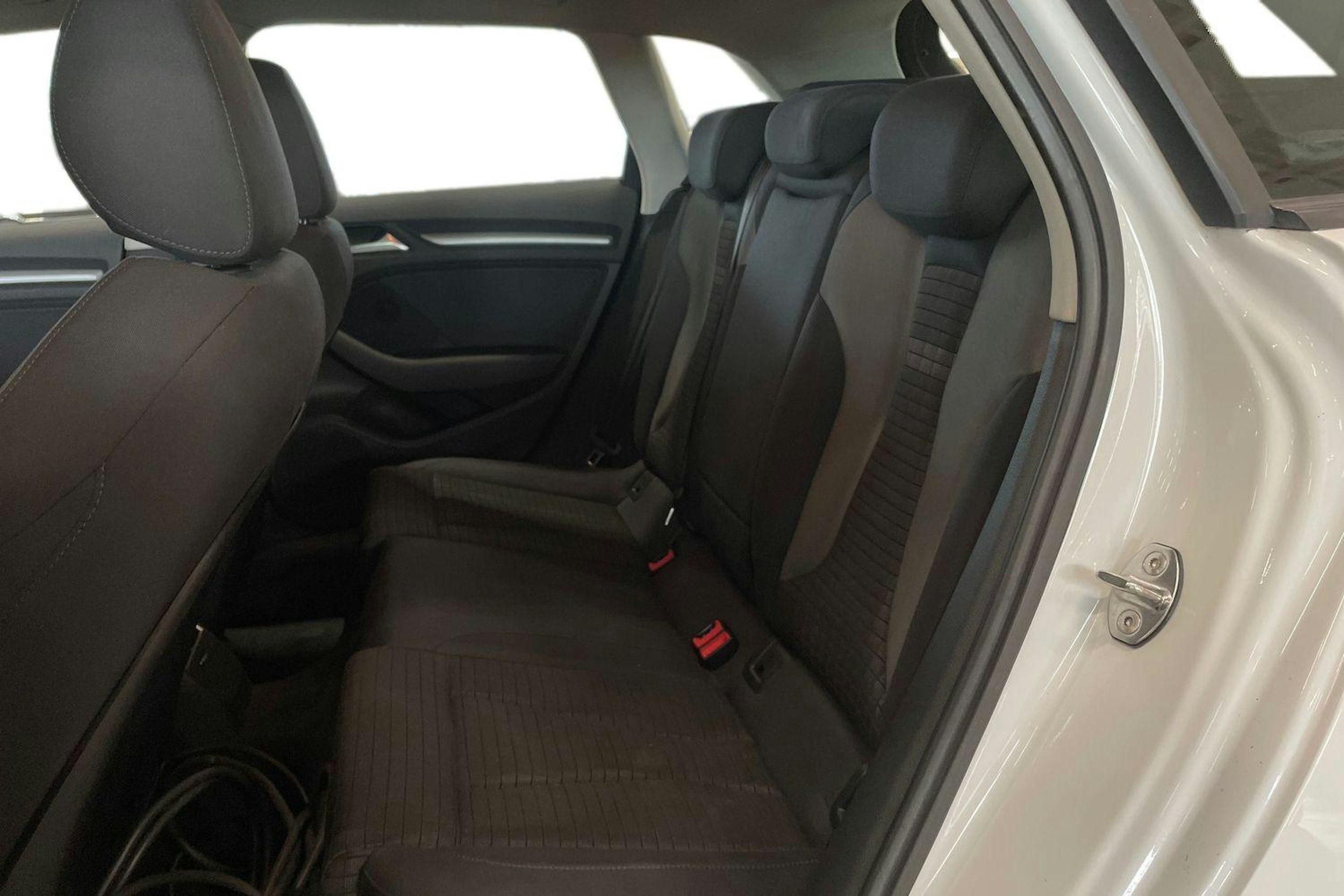 valkoinen Audi A3 2015 kuva 10.