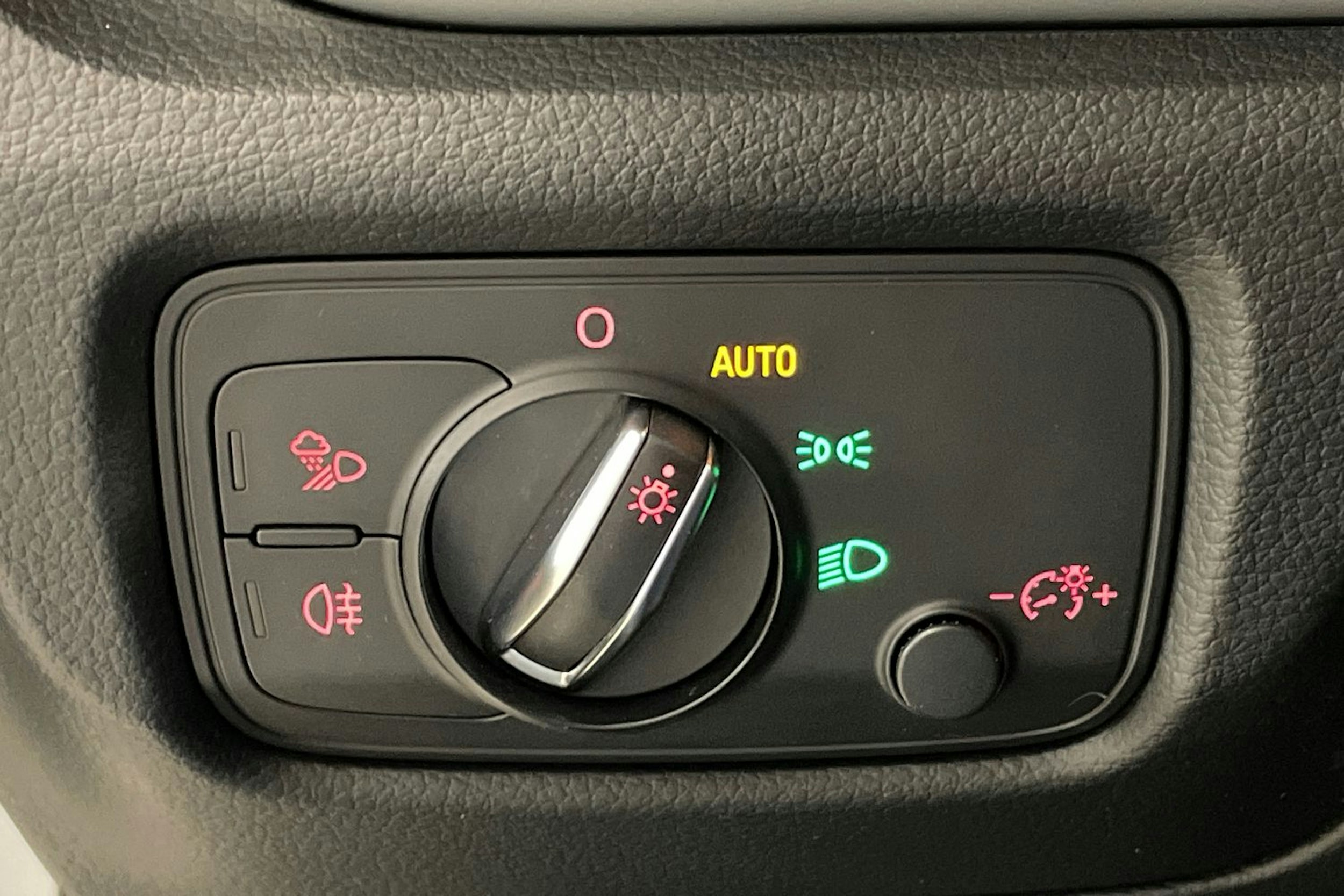 valkoinen Audi A3 2015 kuva 18.