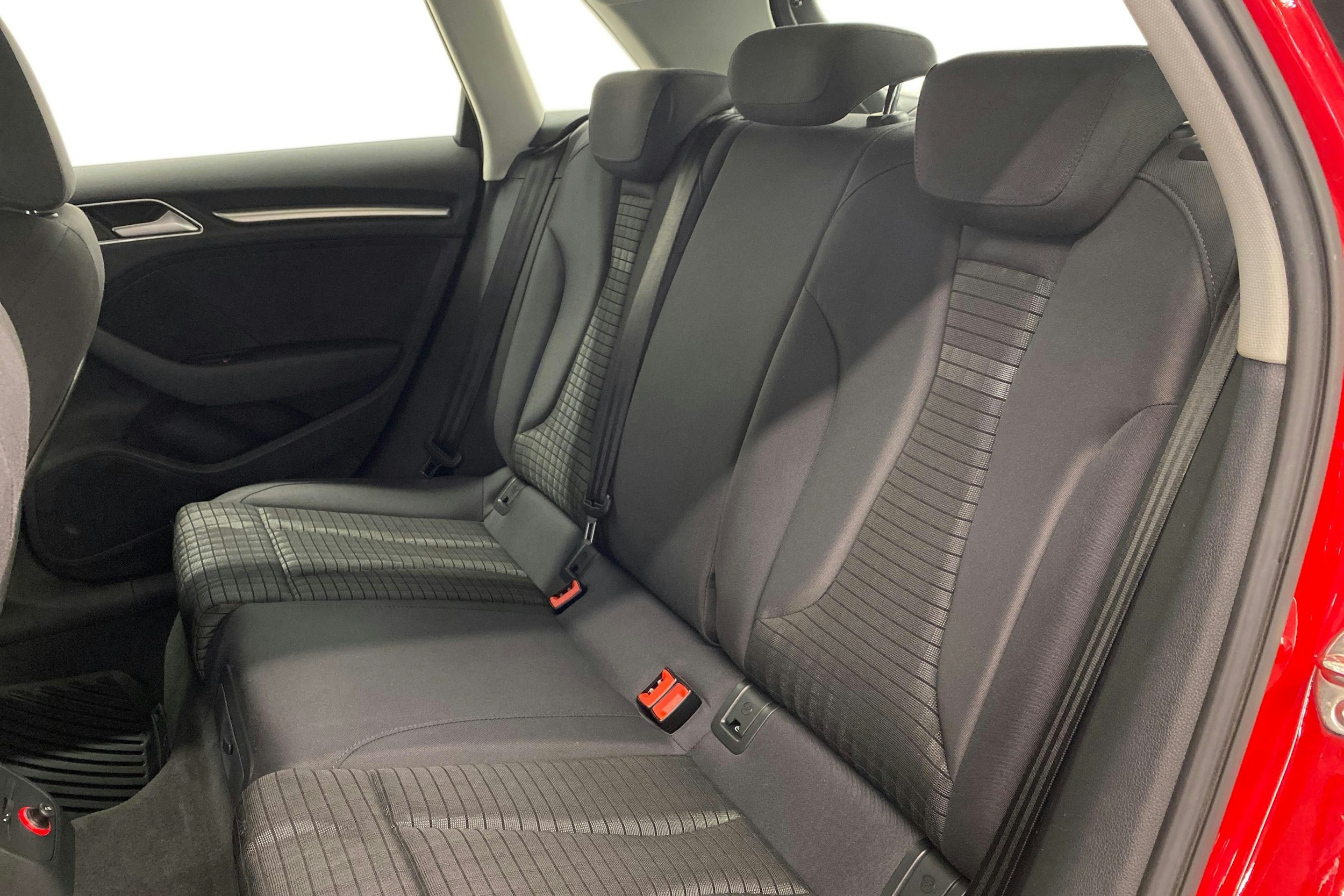 punainen Audi A3 2015 kuva 5.