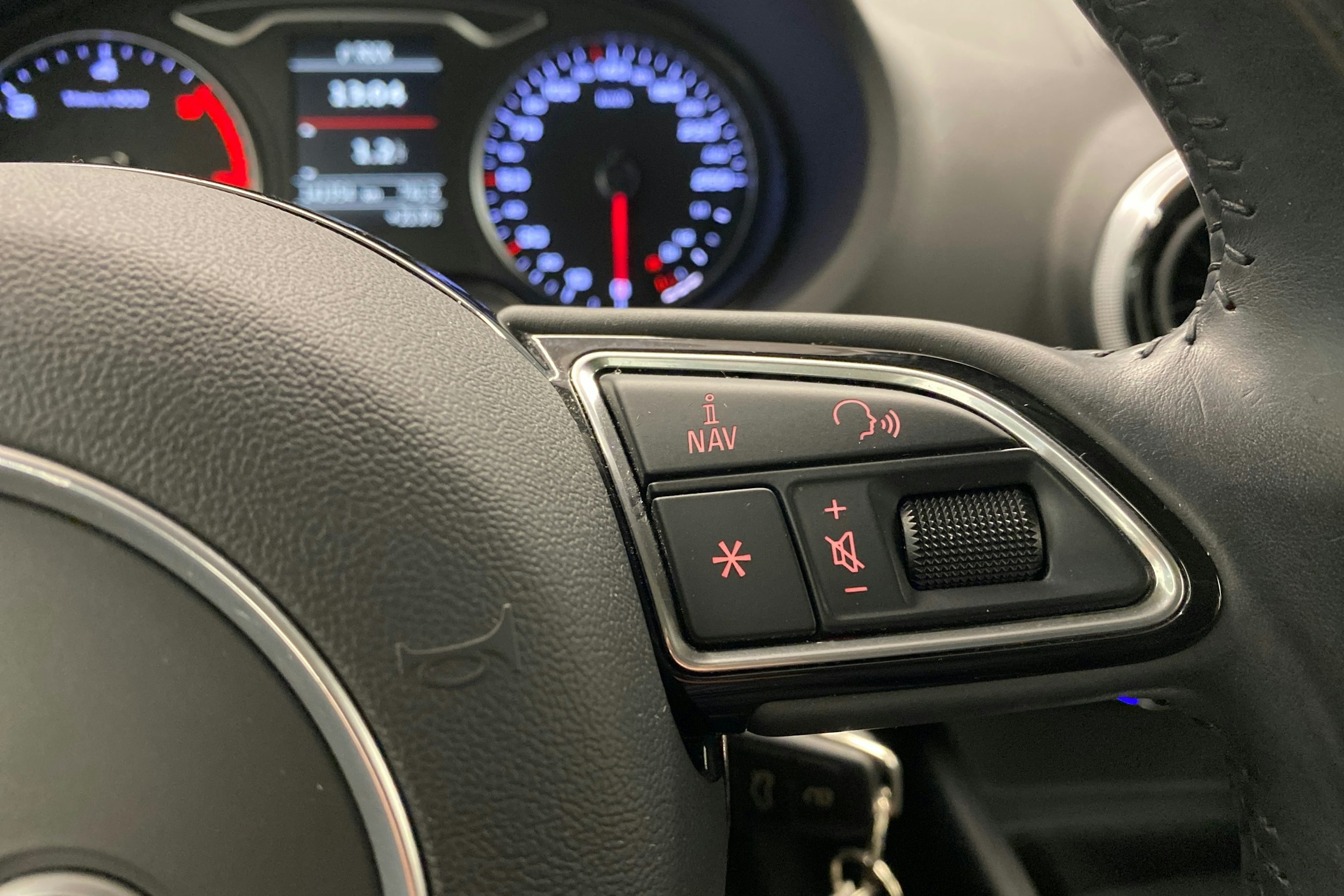 punainen Audi A3 2015 kuva 12.