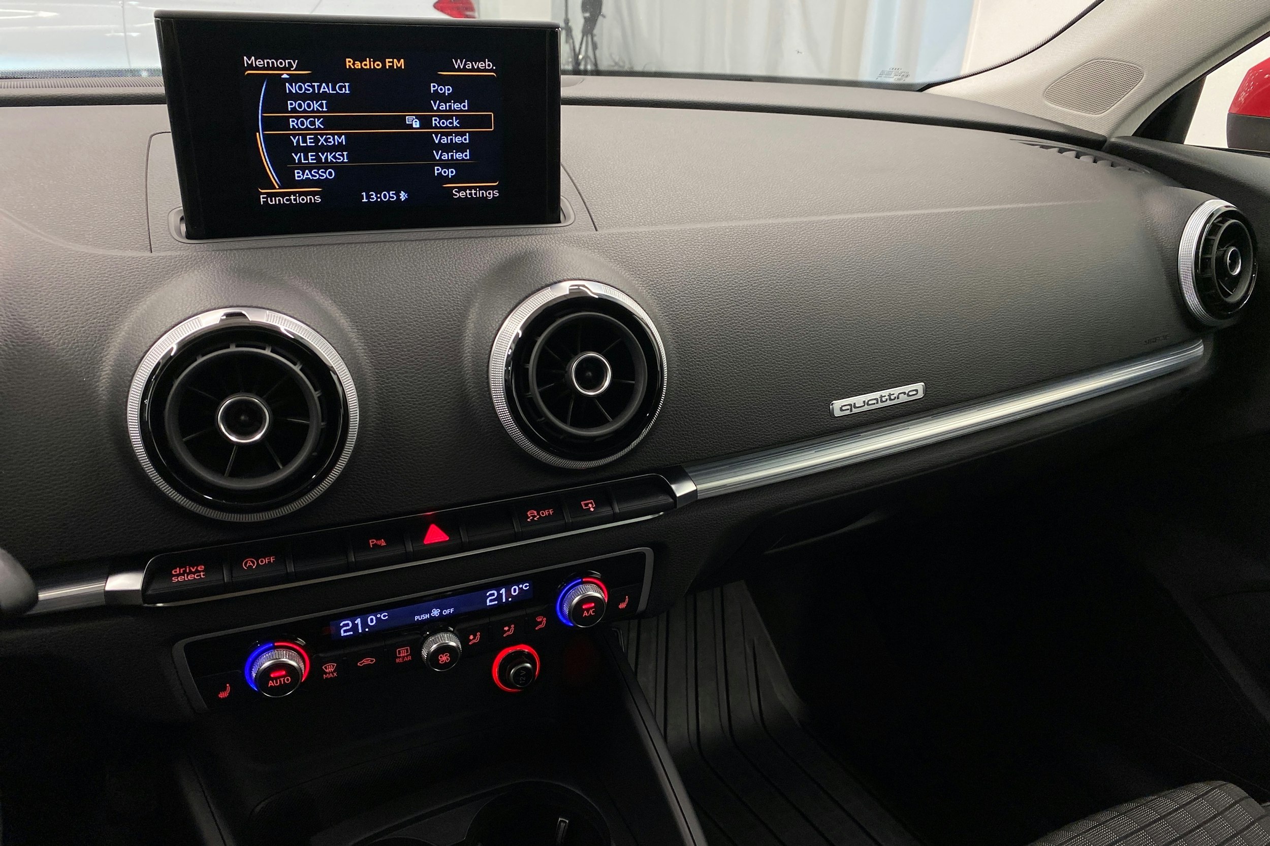 punainen Audi A3 2015 kuva 16.