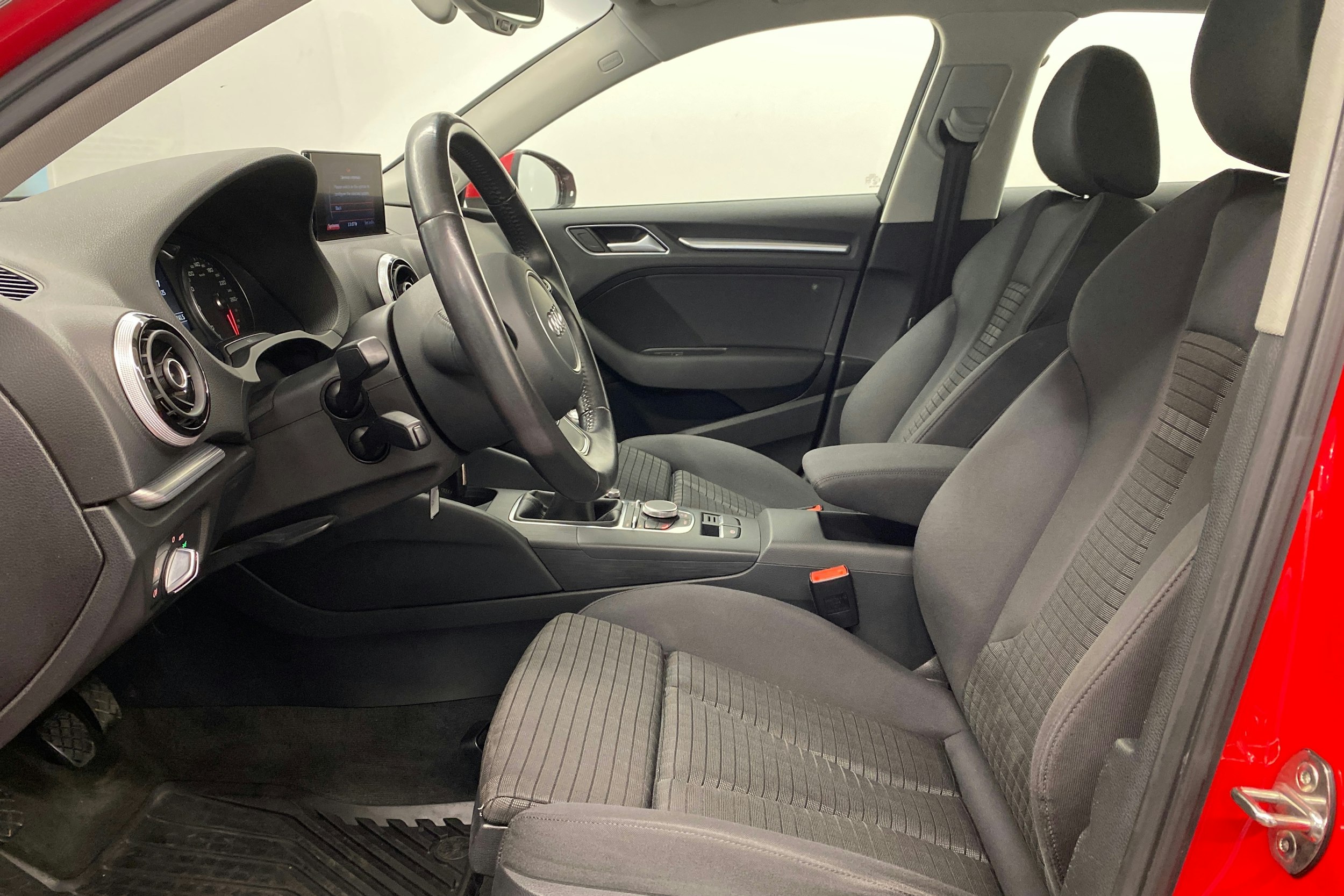 punainen Audi A3 2015 kuva 23.