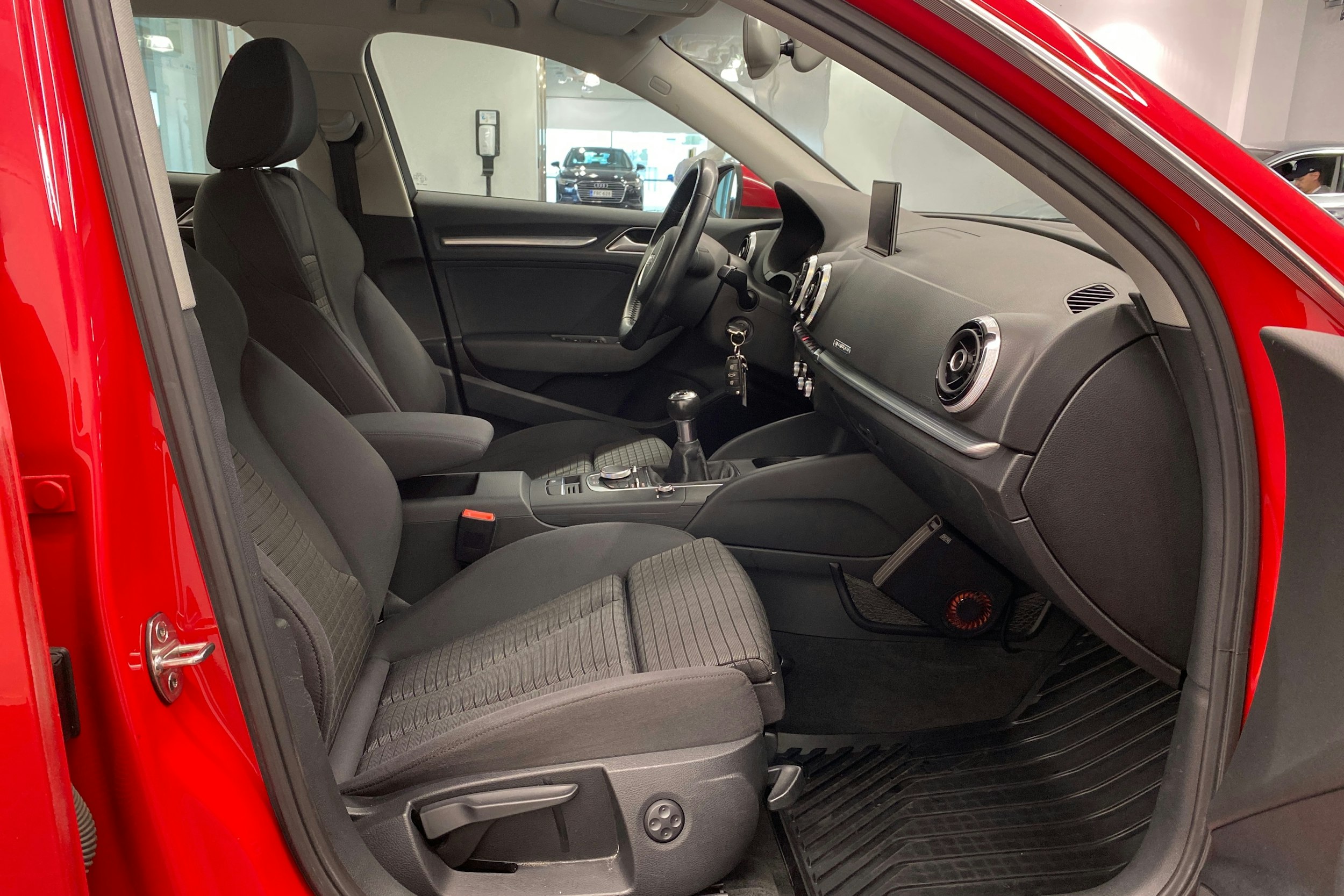 punainen Audi A3 2015 kuva 26.