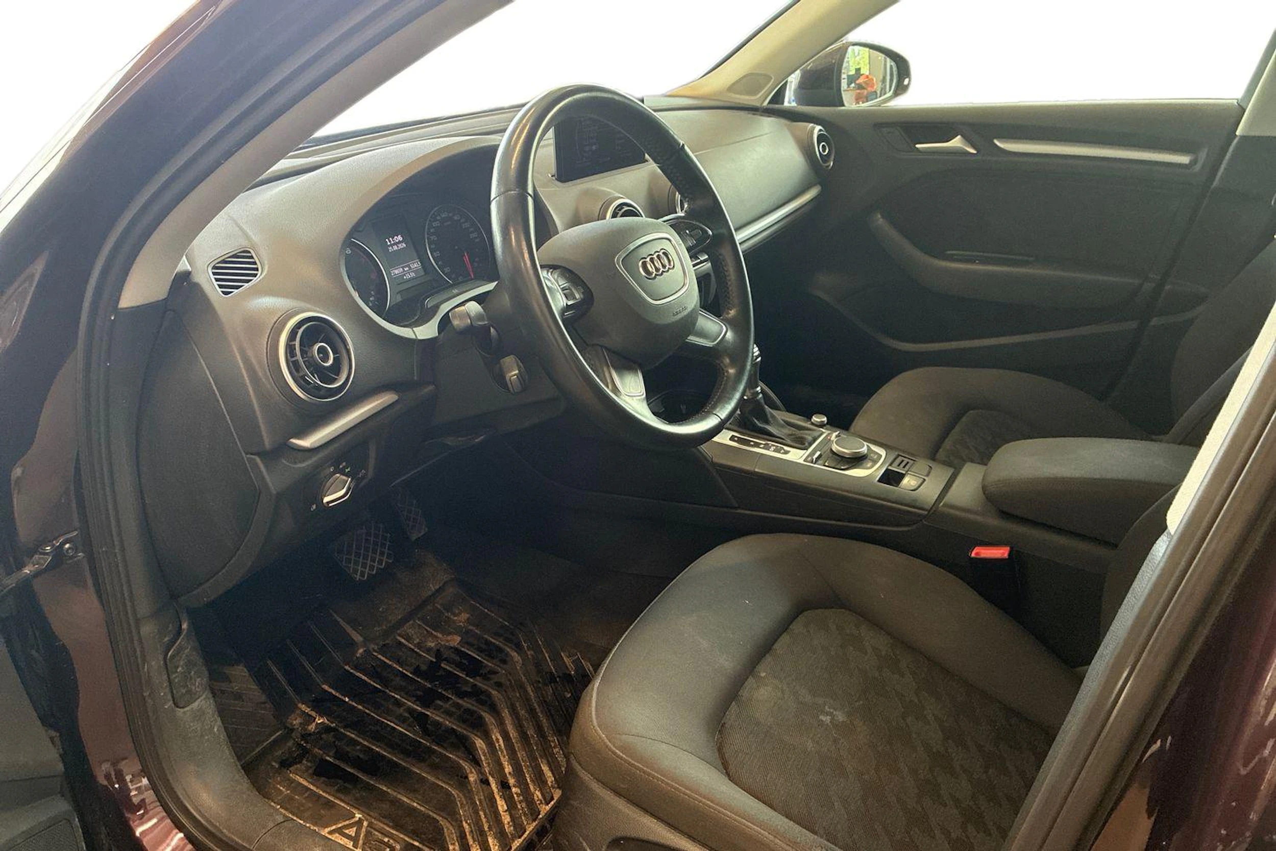 punainen Audi A3 2015 kuva 3.