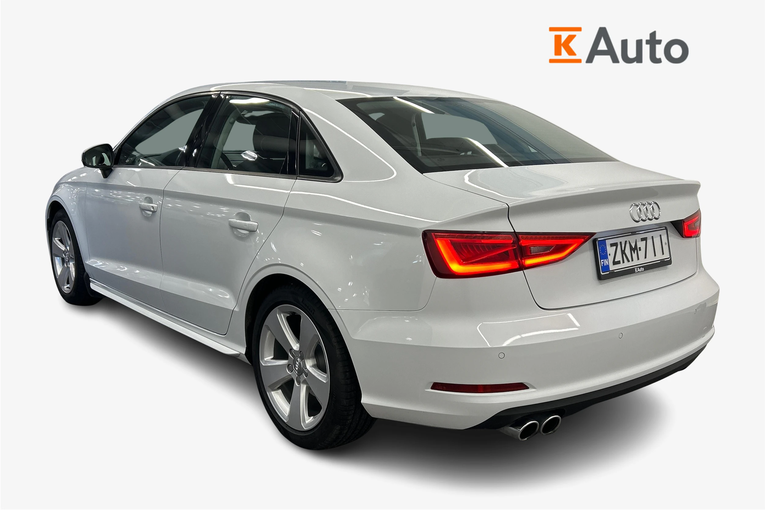 valkoinen Audi A3 2015 kuva 3.