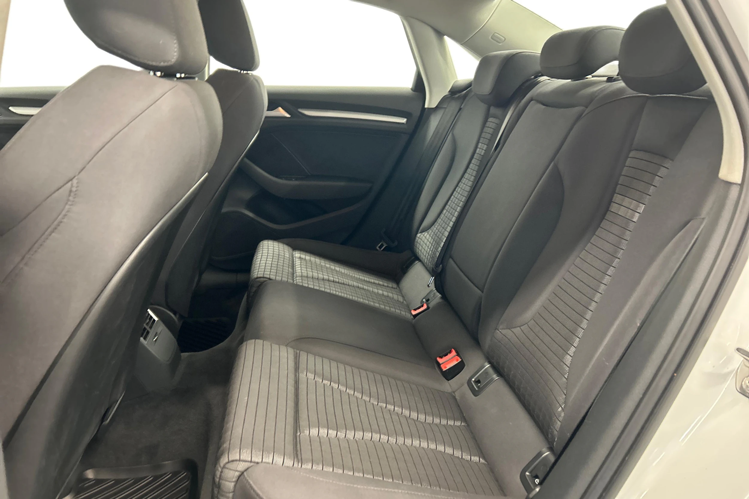 valkoinen Audi A3 2015 kuva 11.