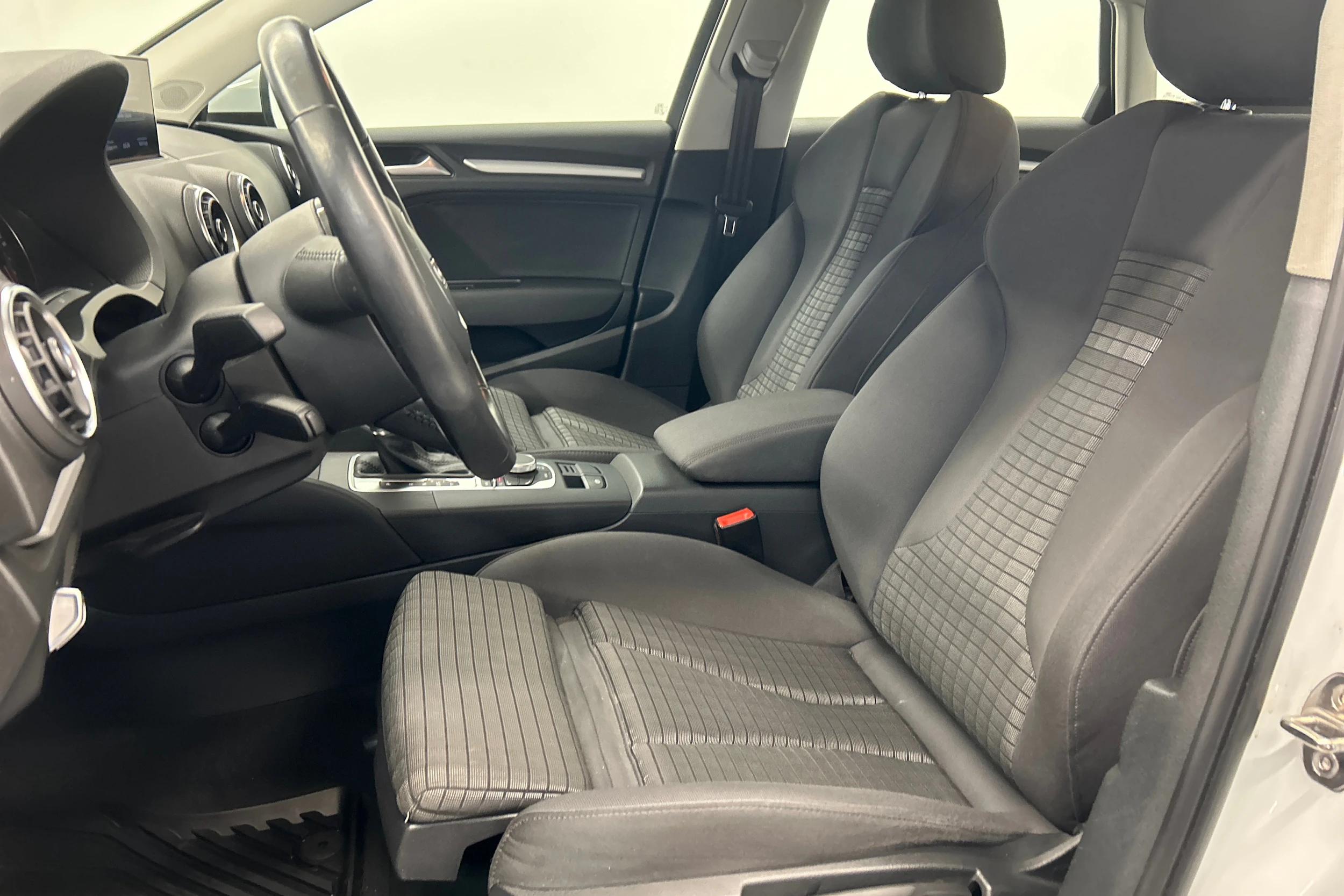 valkoinen Audi A3 2015 kuva 15.