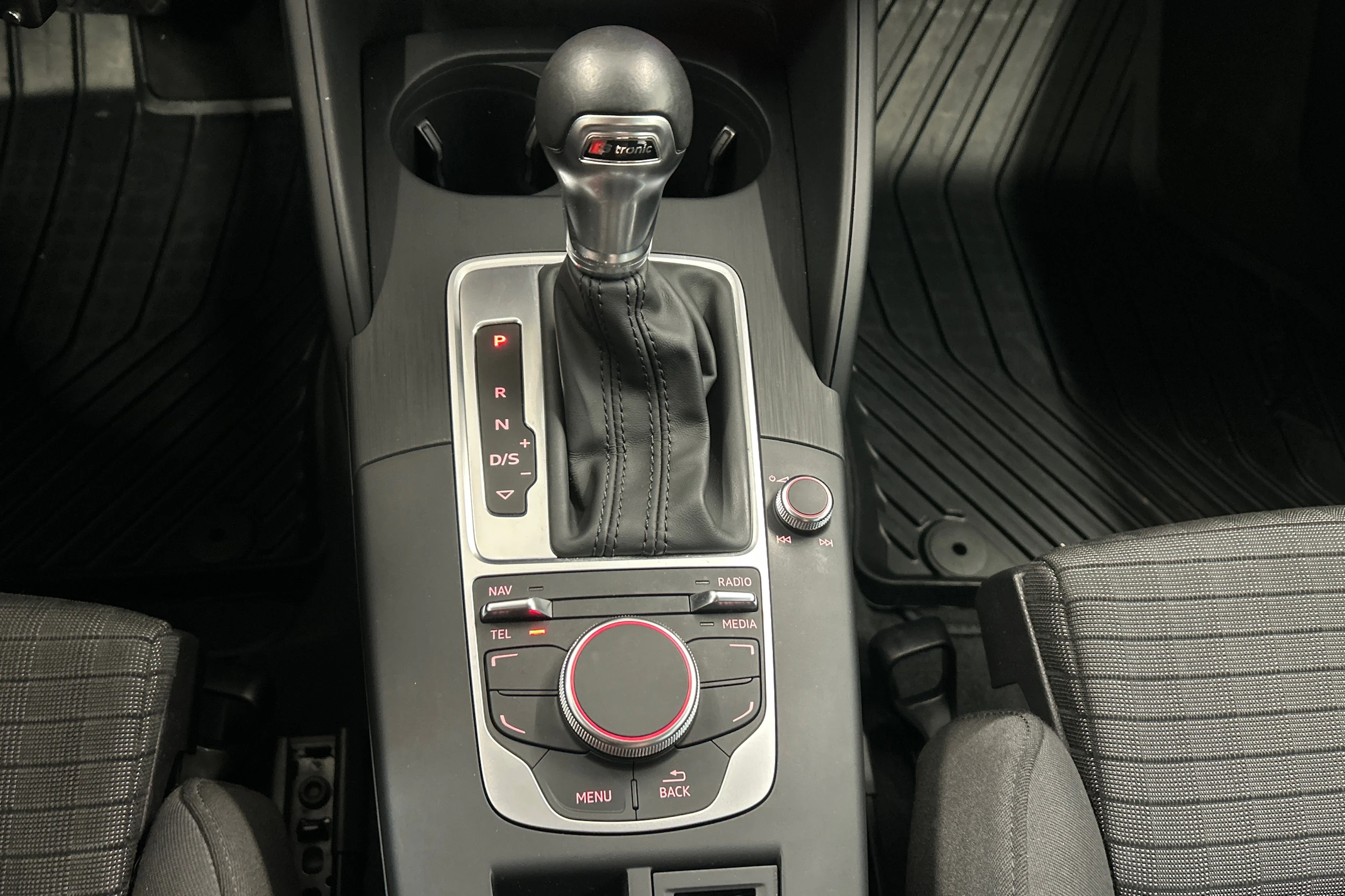 valkoinen Audi A3 2015 kuva 21.
