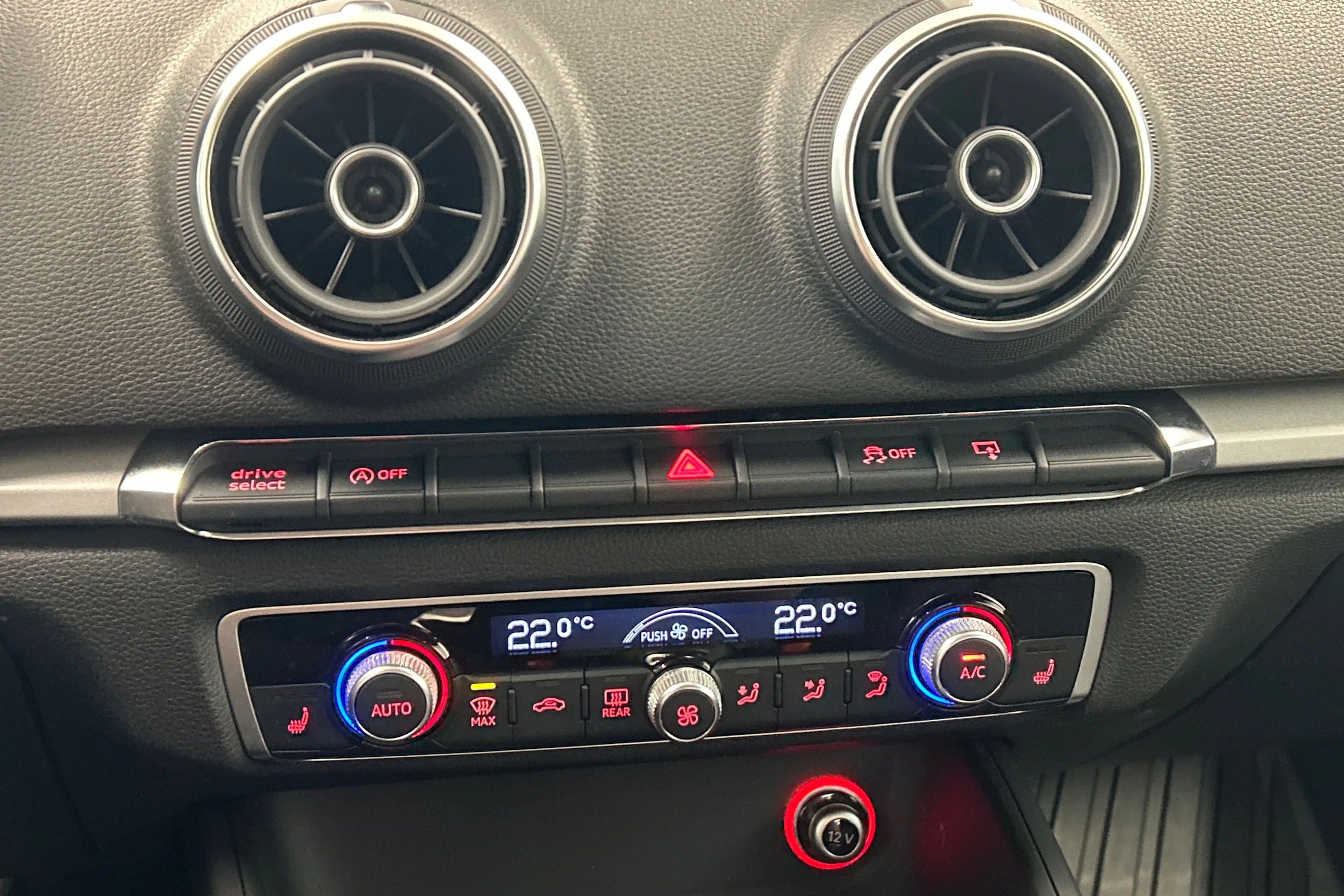 valkoinen Audi A3 2015 kuva 22.
