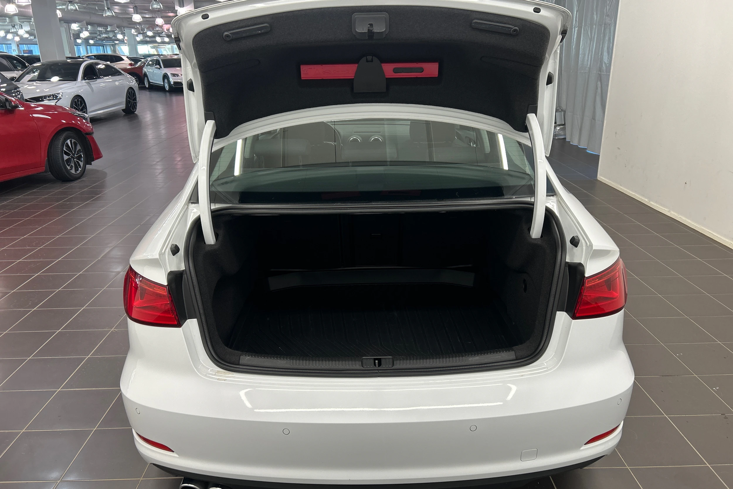 valkoinen Audi A3 2015 kuva 26.