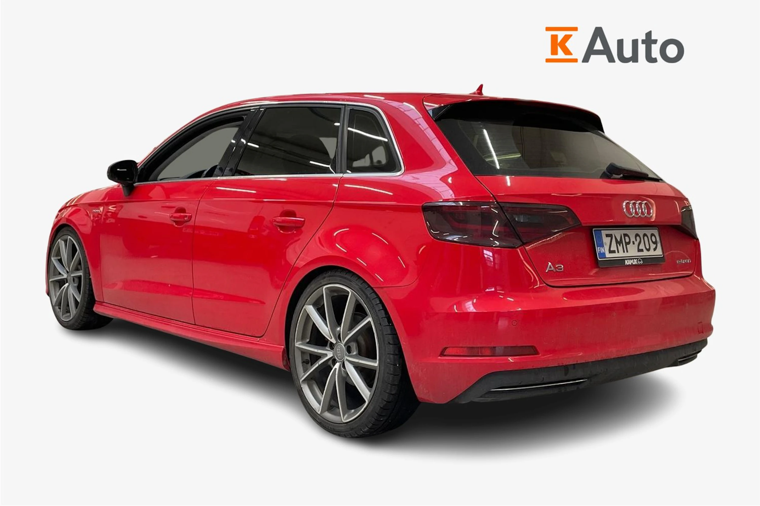 punainen Audi A3 2015 kuva 2.
