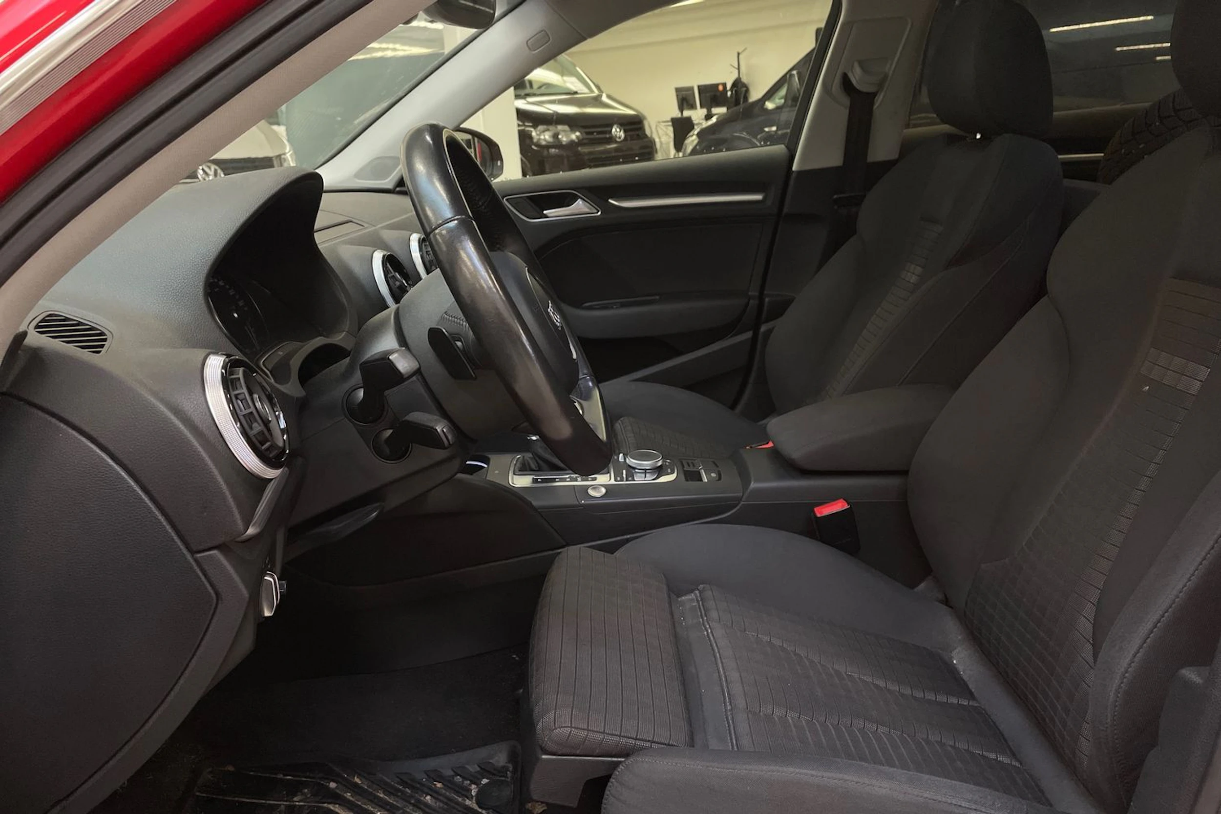 punainen Audi A3 2015 kuva 4.