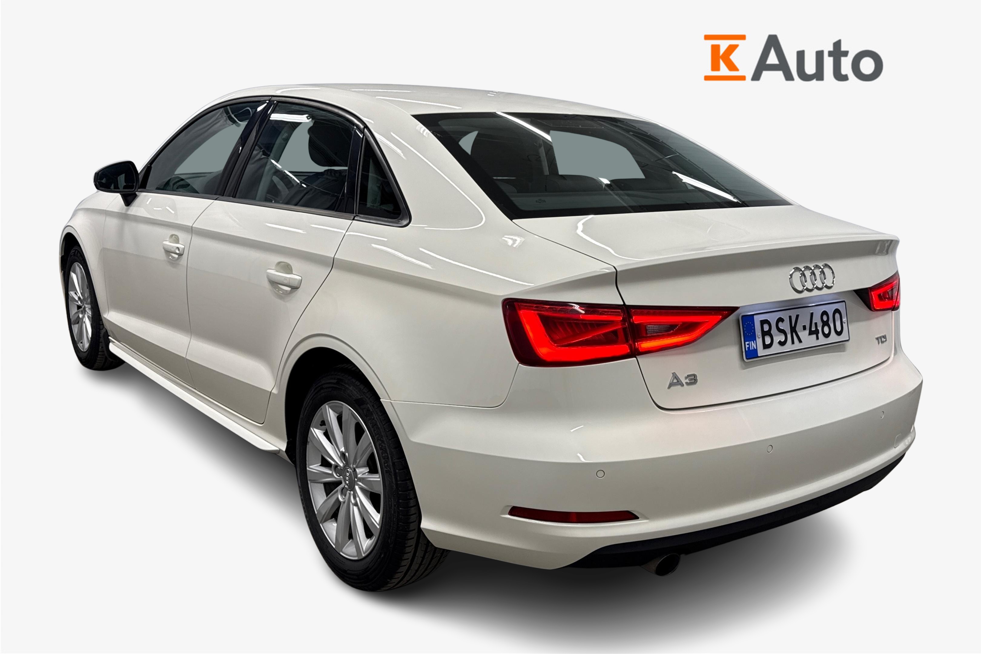 Audi A3 Sedan Business 1,6 TDI 81 kW 2016, kuva 2/15