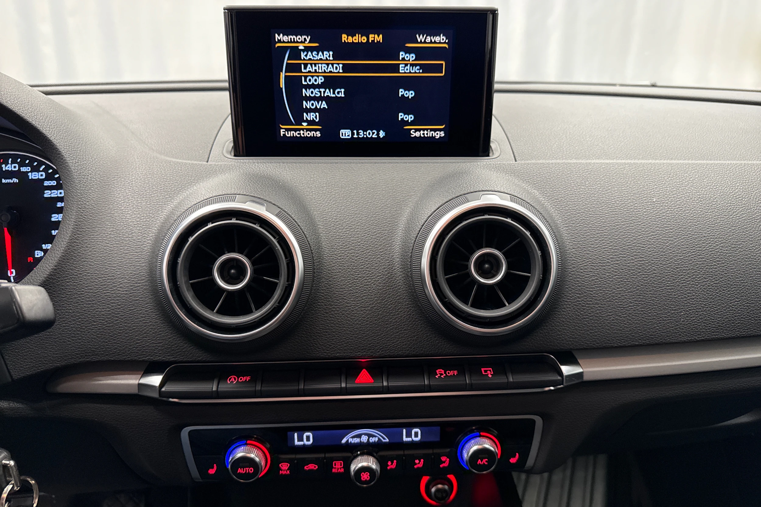 valkoinen Audi A3 2016 kuva 11.