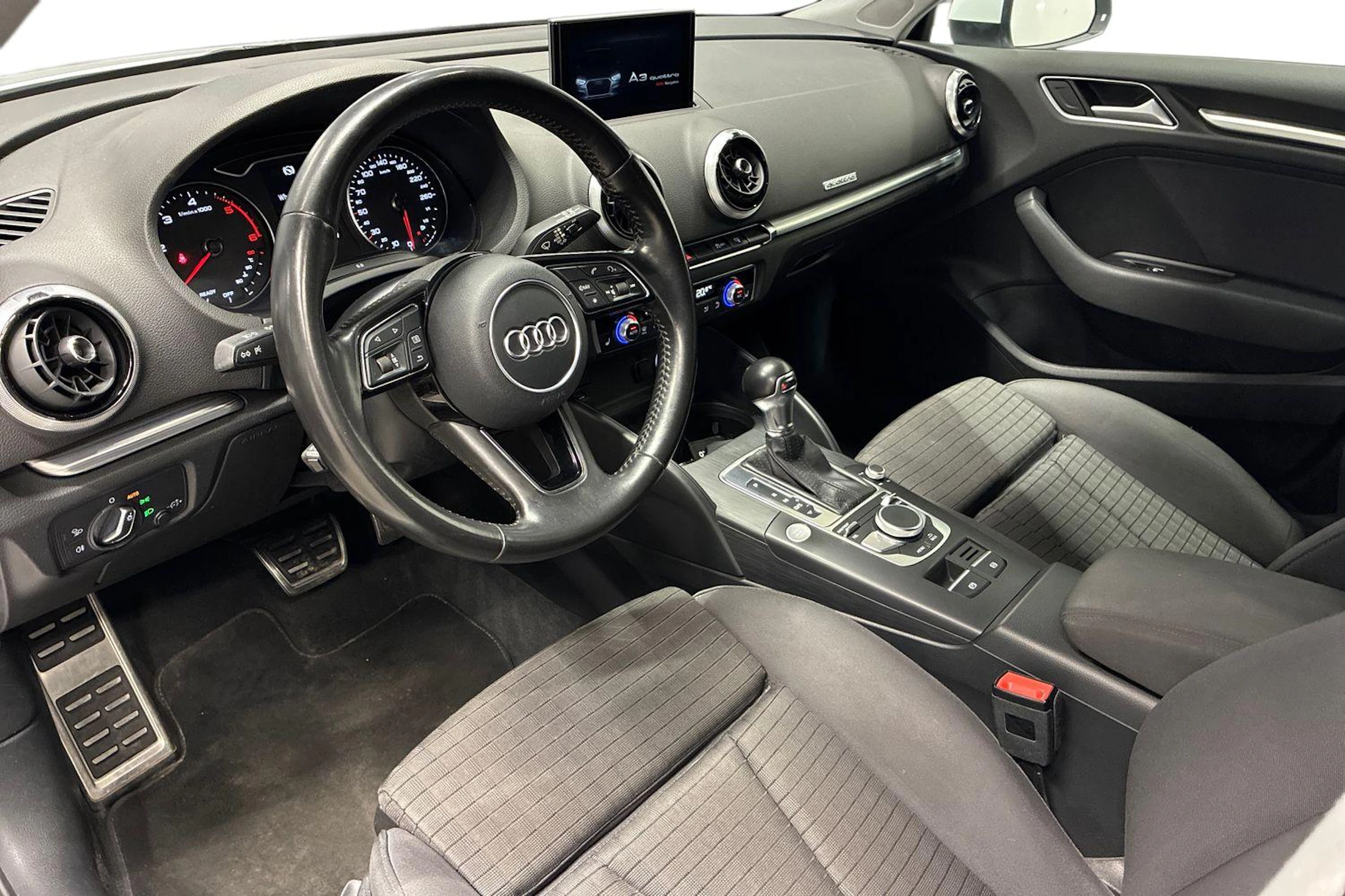 valkoinen Audi A3 2016 kuva 8.