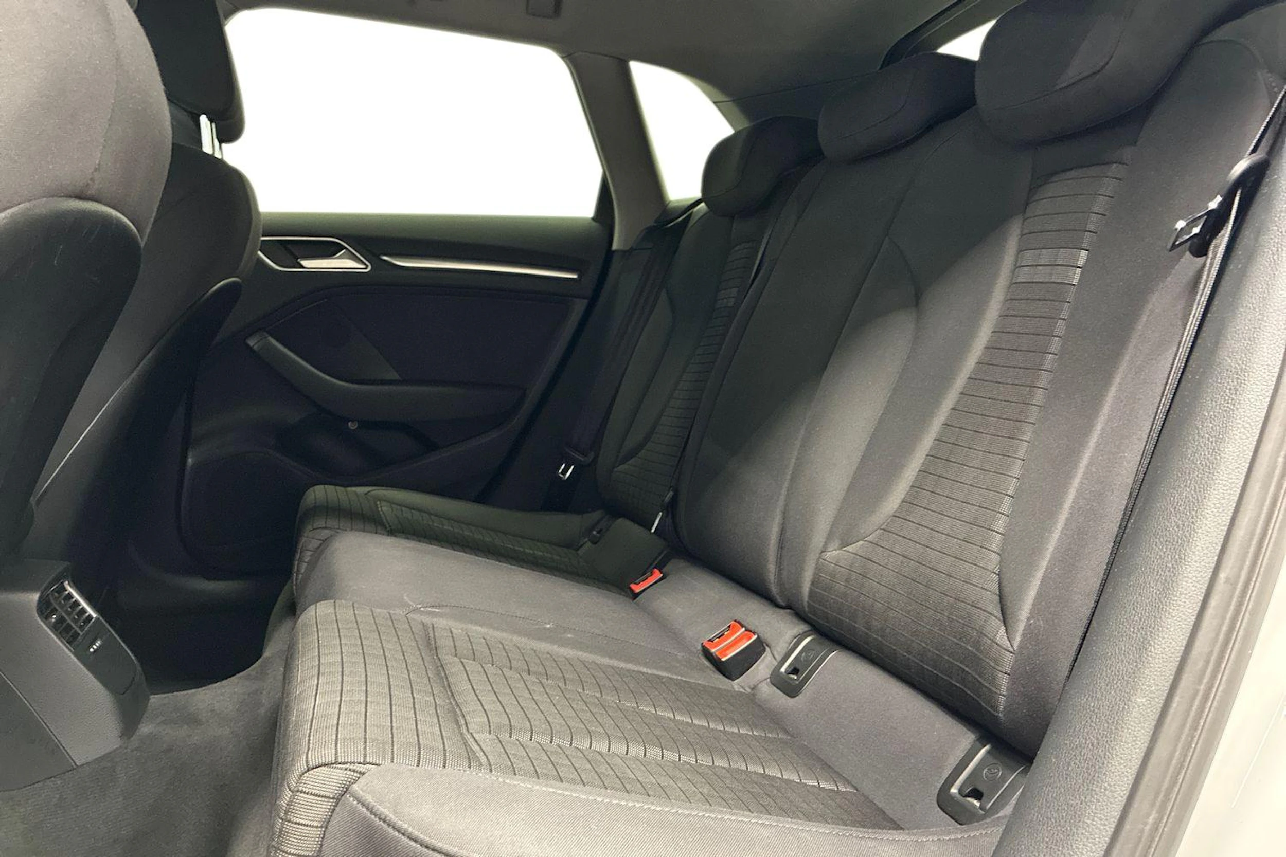 valkoinen Audi A3 2016 kuva 11.