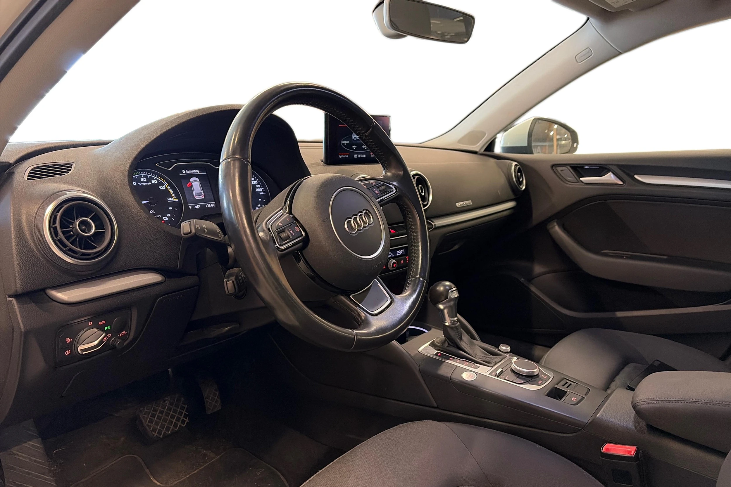 valkoinen Audi A3 2016 kuva 3.