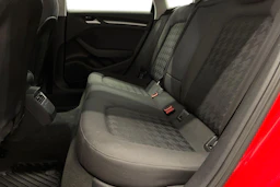 Punainen Audi A3 2016 kuva 8.