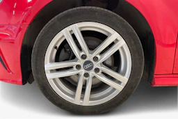 Punainen Audi A3 2016 kuva 9.