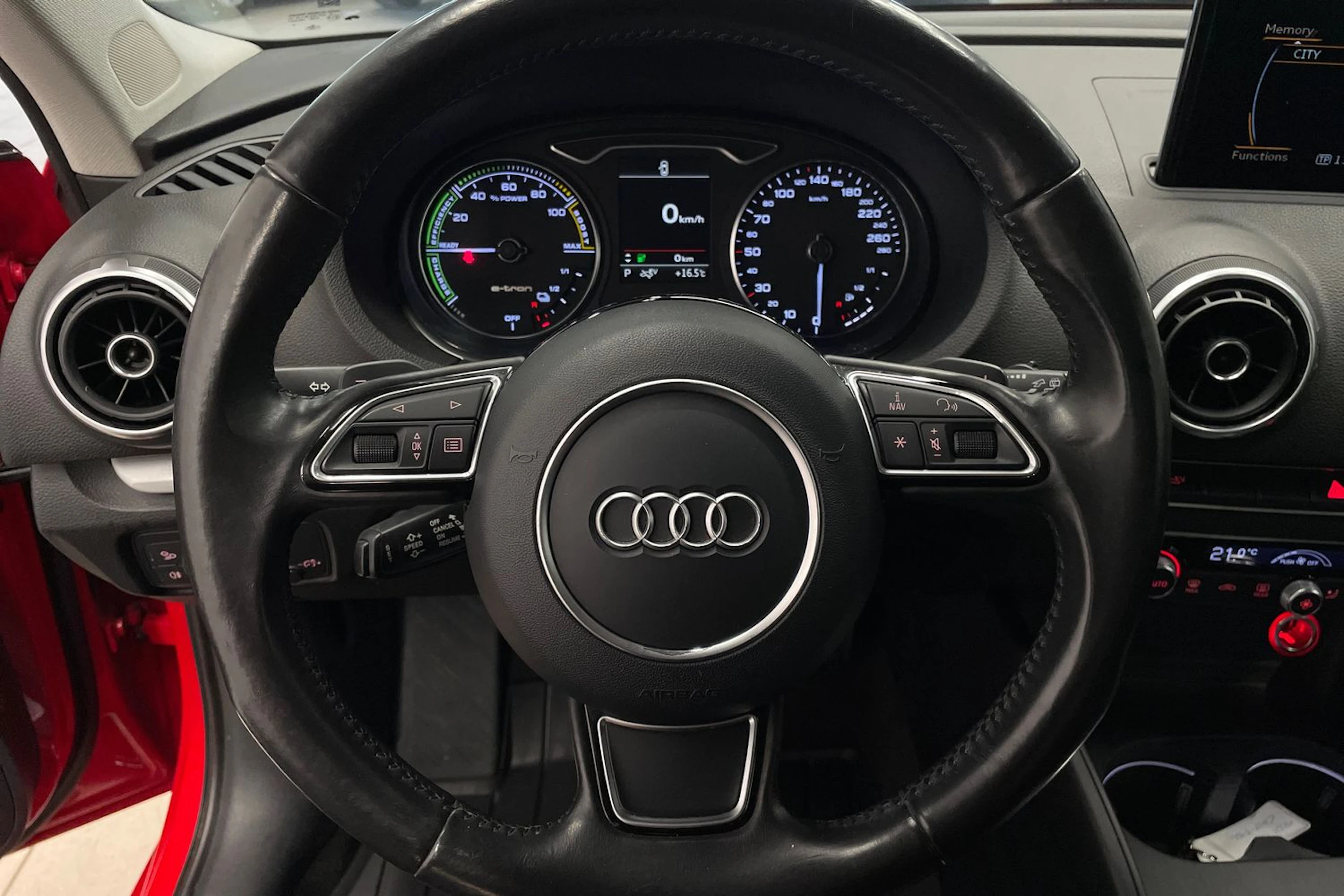 Punainen Audi A3 2016 kuva 12.