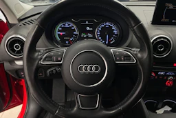 Punainen Audi A3 2016 kuva 12.