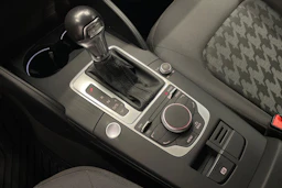 Punainen Audi A3 2016 kuva 16.