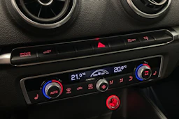 Punainen Audi A3 2016 kuva 17.