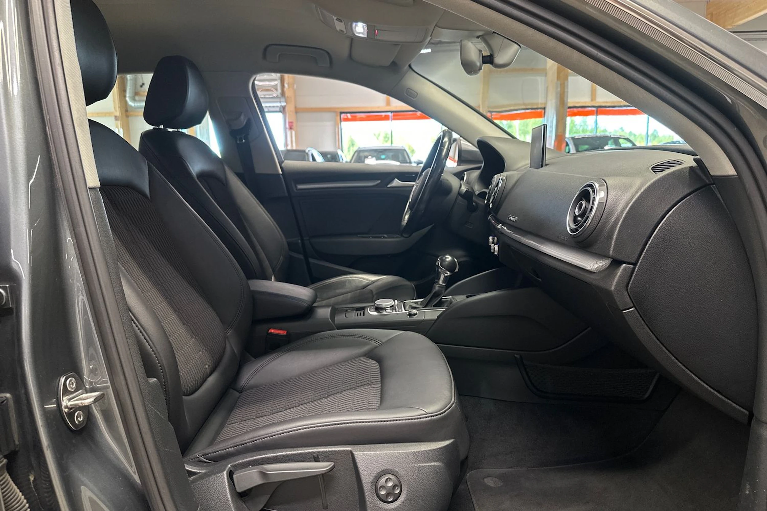 harmaa Audi A3 2016 kuva 11.