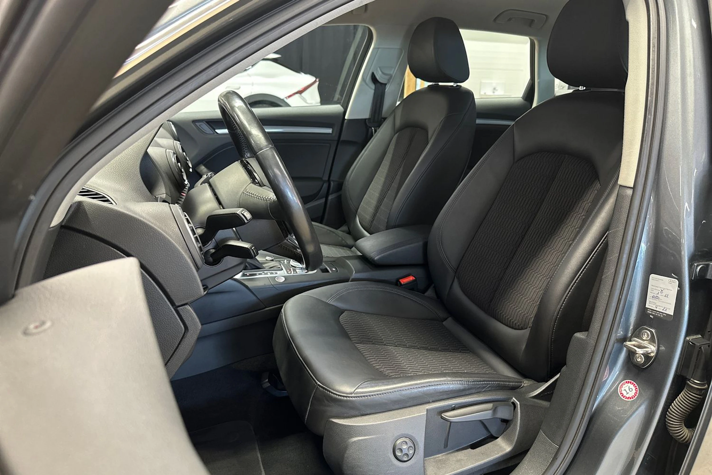 harmaa Audi A3 2016 kuva 12.