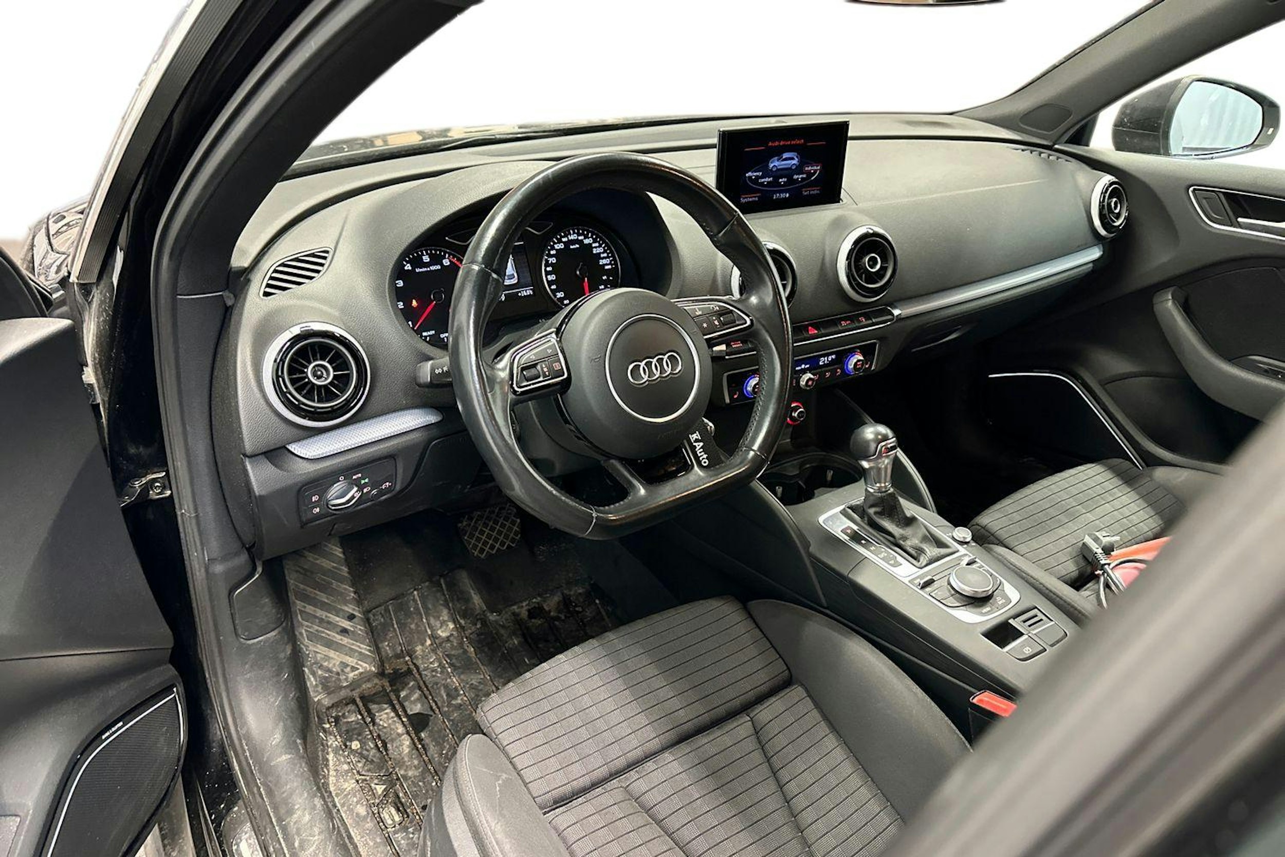 musta Audi A3 2016 kuva 3.